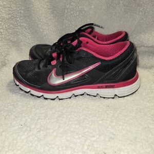 Nike Women's Black and Pink Running Shoes